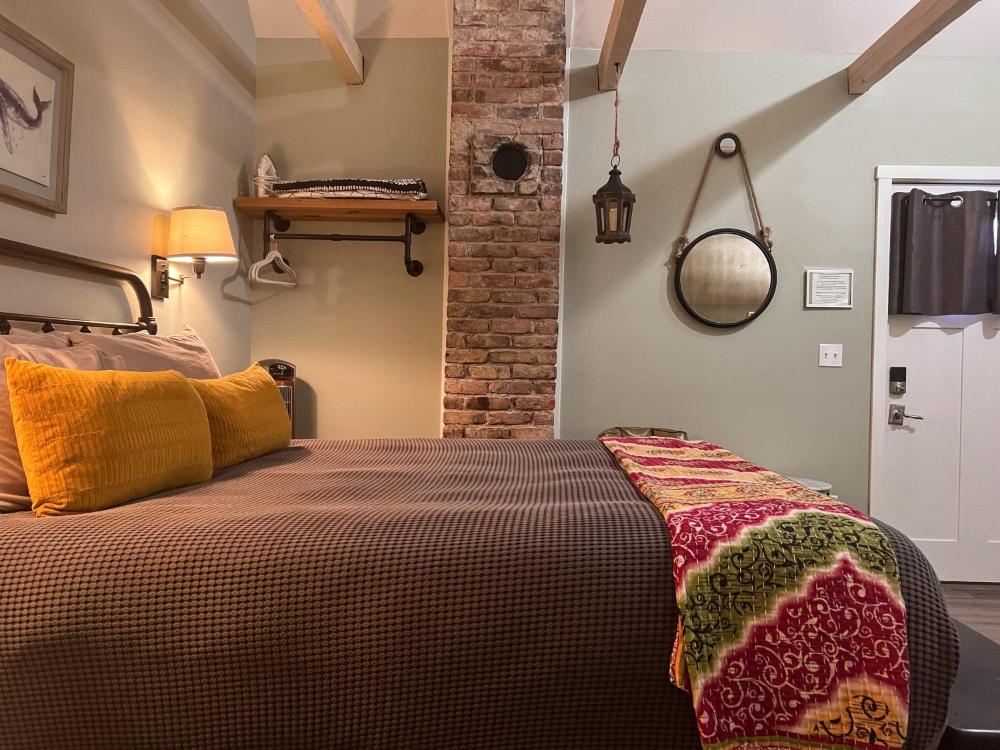 Deluxe Queen Studio interior